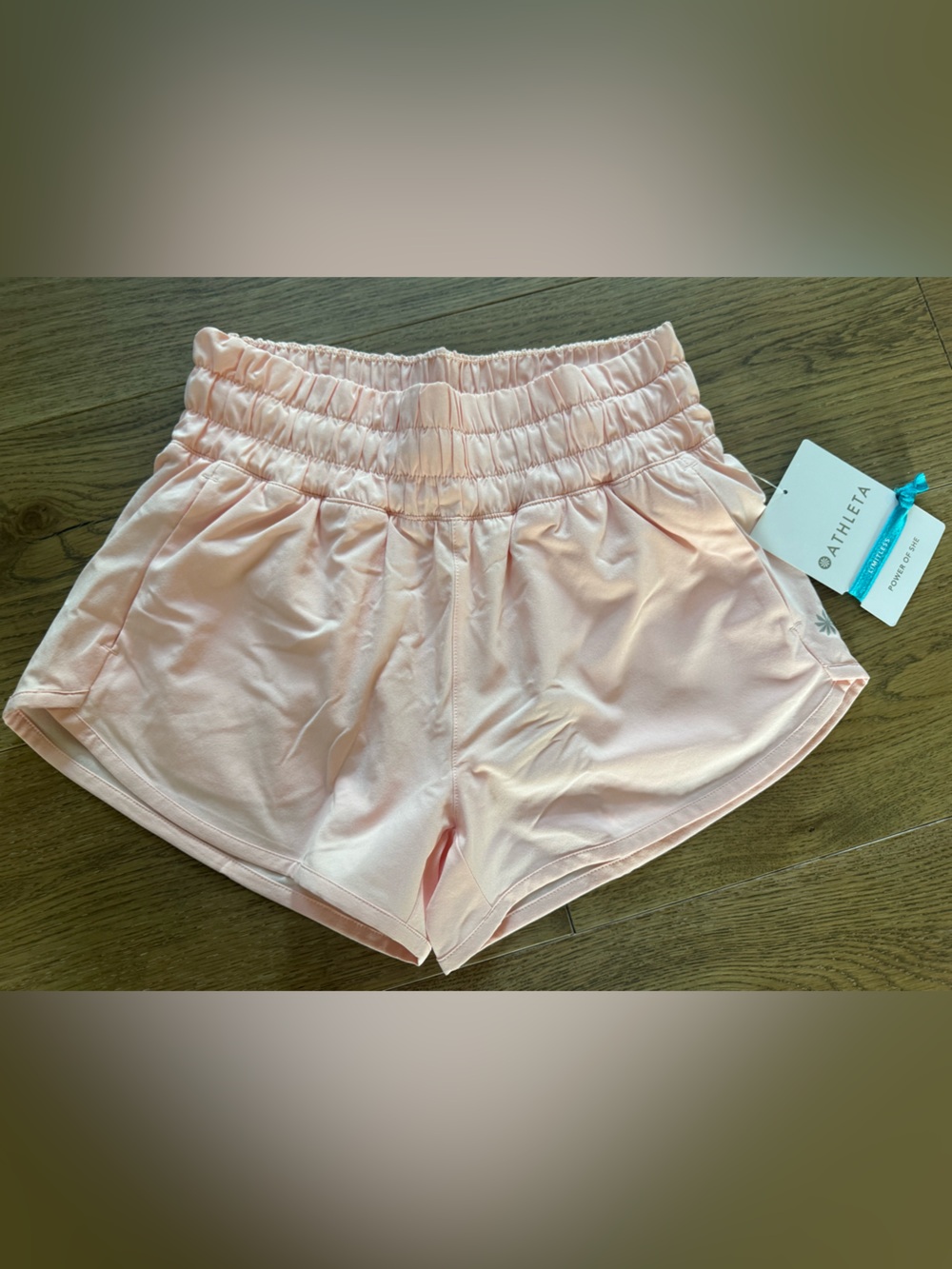 Athleta Girls Light Pink Run free 2.5 shorts
